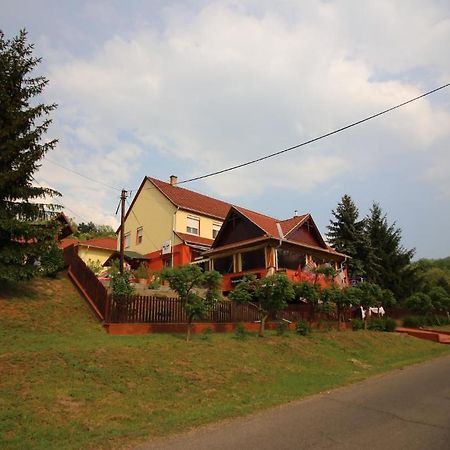 Hotel Fenyves Fogado Szurdokpüspöki Exterior foto