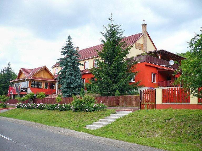 Hotel Fenyves Fogado Szurdokpüspöki Exterior foto